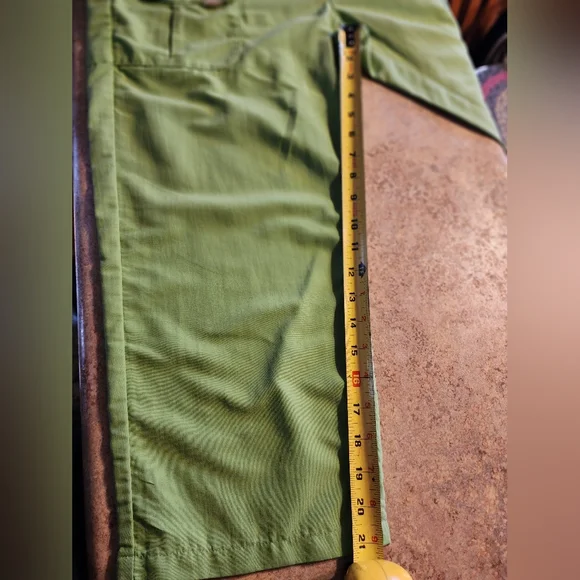 L.L.Bean Hiking Cargo Nylon Supplex Green Capri's Size M Reg - Picture 7 of 7